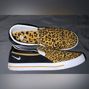 Nike slip on Women’s Size 12. Like new worn maybe 1 time.